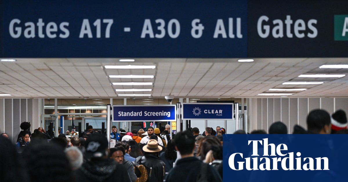 Travelers in US continue to face delays at airport security amid DHS shutdown