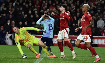 Martin Ødegaard holds his head after missing a chance for Arsenal