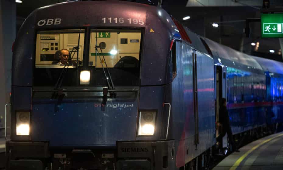 The first Nightjet train service between Vienna and Paris leaves Vienna’s Hauptbahnhof on Monday evening