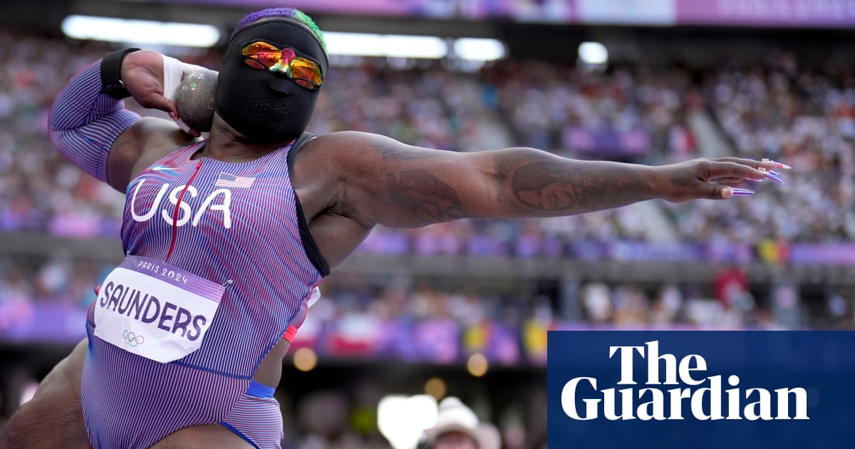 Pemain tolak peluru Olimpiade Raven Saunders memicu kontroversi dengan berkompetisi menggunakan topeng dan kacamata hitam Olimpiade Paris 2024 Pemain tolak peluru Olimpiade Raven Saunders memicu kontroversi dengan berkompetisi menggunakan topeng dan kacamata hitam Olimpiade Paris 2024