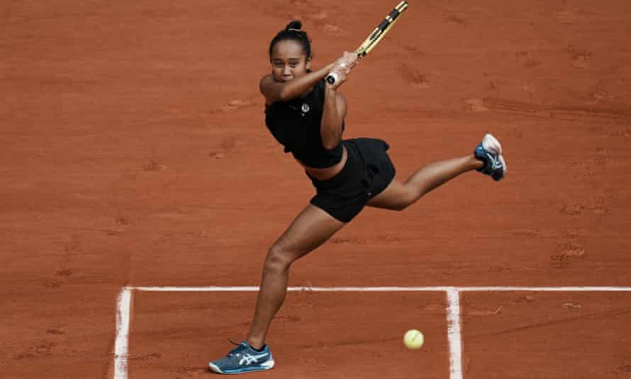 Leylah Fernandez of Canada frees back the line against Amanda Anisimova.