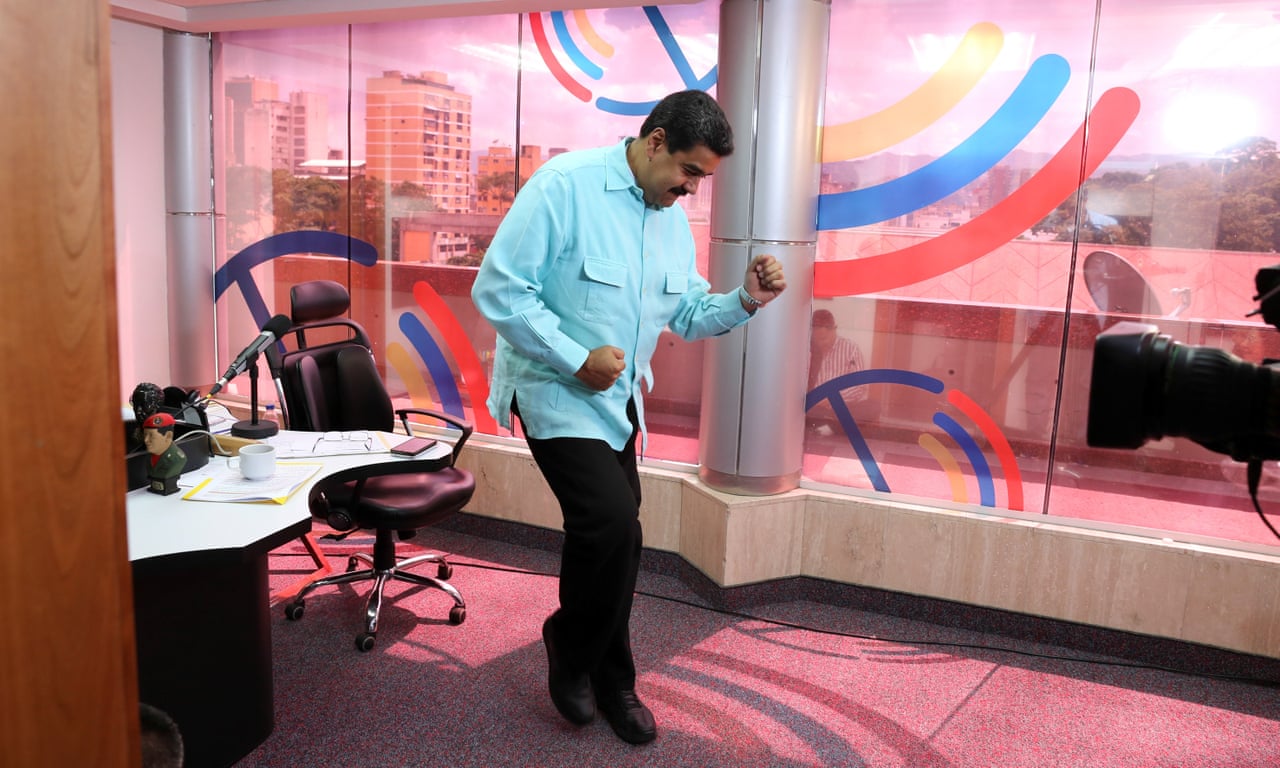 Rita cadilac dando a buceta Maduro bailando