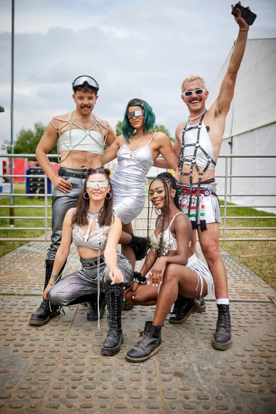 Den underbara Carly, 28 år gammal; Nigel, 28; Rory, 27; Ryan-Louise, 27; Terra Devina, 26.