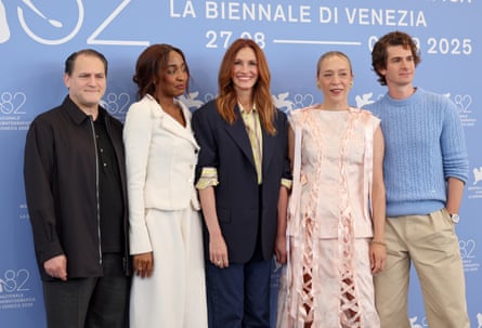 Ayo Edebiri, Julia Roberts, Chloë Sevigny and Andrew Garfield line up for a photograph