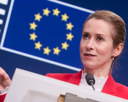 Kaja Kallas stands at a podium in front of an EU flag.