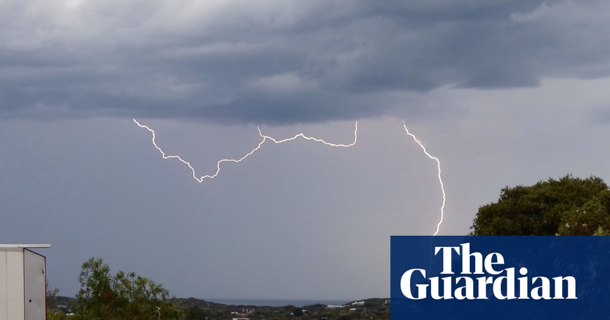 Thousands without power in Victoria as dangerous thunderstorms lash state