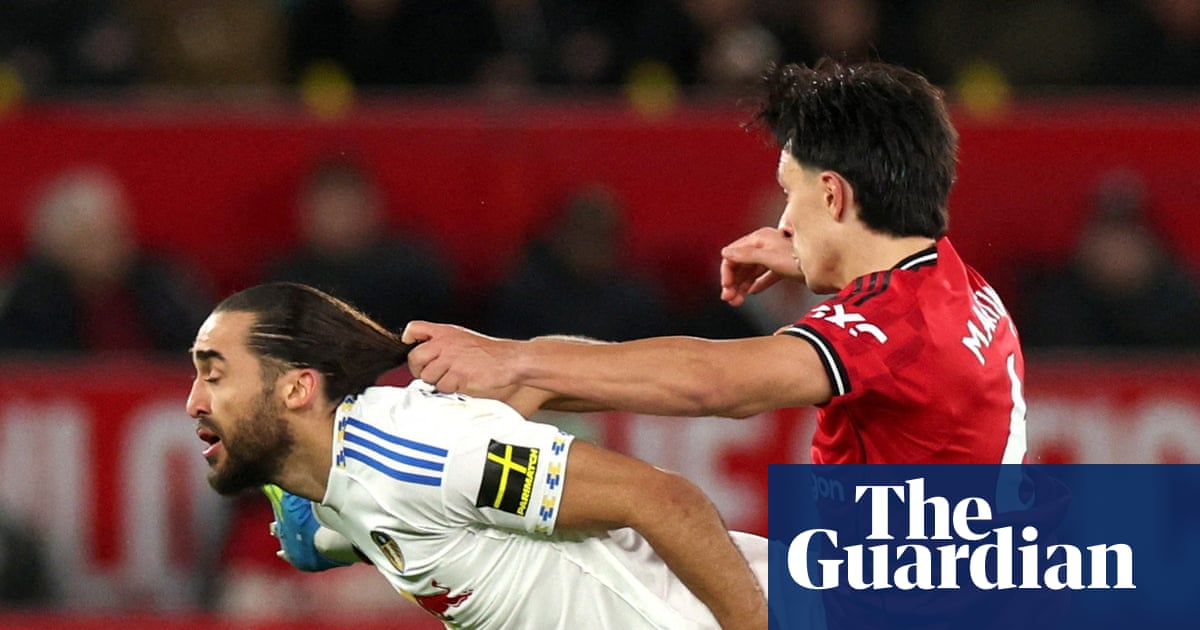 A shocking decision': Carrick fumes over Martinez's red card for hair pulling