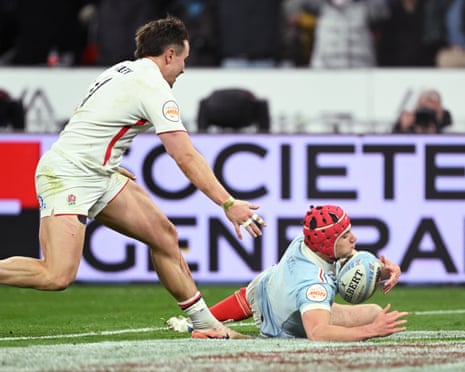 Bielle-Biarrey of France dives in to score.