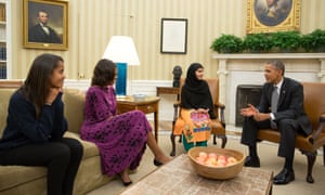 US president Barack Obama, first lady Michelle Obama and their daughter Malia meeting with Yousafzai in the Oval Office in 2013.