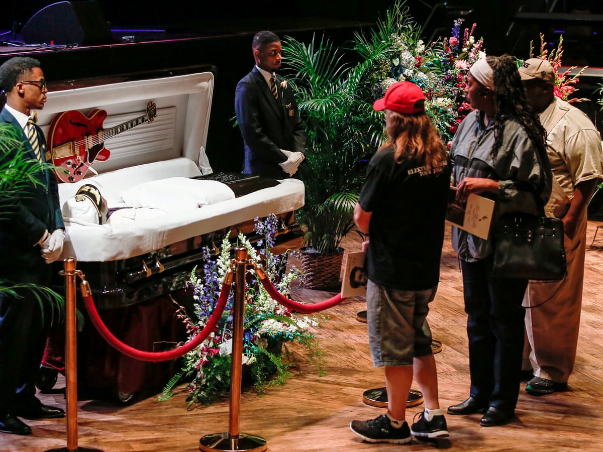 Tupac Dead Body In Casket