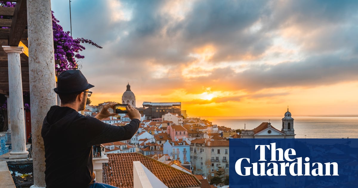 Why are so many Americans moving to Portugal? Apart from the obvious reason
