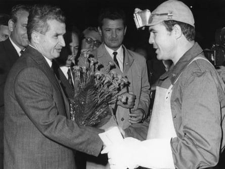 Nicolae Ceaușescu with a worker at a metallurgic plant at Resita, 1970.