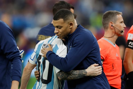 Kylian Mbappe hugs Lionel Messi before kick off.
