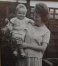 Stuart Jeffiries avec sa mère, vers 1963/4