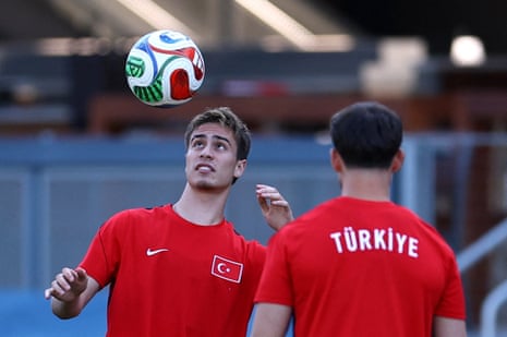 Kenan Yildiz, da Turquia, durante treino
