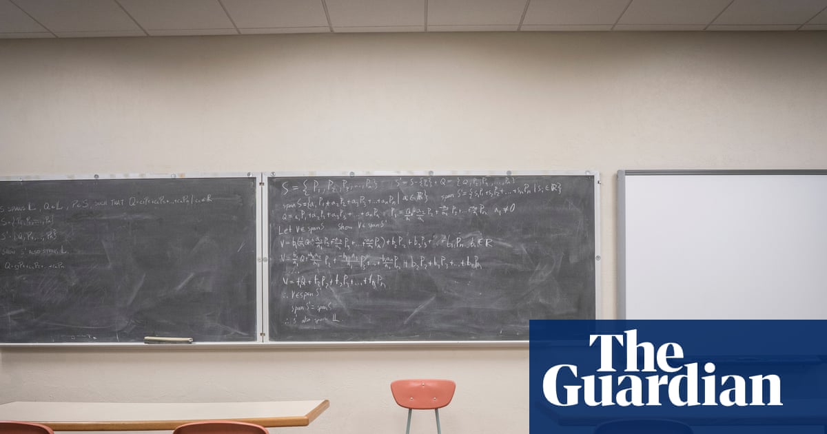 Teachers in Victoria strike for first time in 13 years, with classes cancelled at about 500 public schools