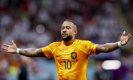 Memphis Depay réagit lors de la victoire 2-0 des Pays-Bas sur le Qatar.
