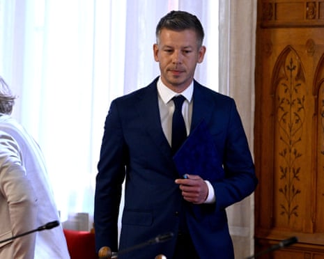 Funzionari dell'UE e rappresentanti del governo ungherese in colloqui