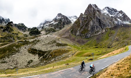 Tackling the epic Tourmalet on stage five.