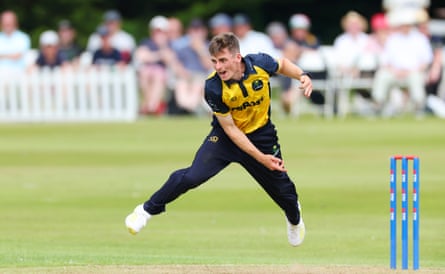 Andy Gorvin bowling for Glamorgan against Nottinghamshire.