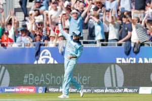 Root celebrates catching De Grandhomme.