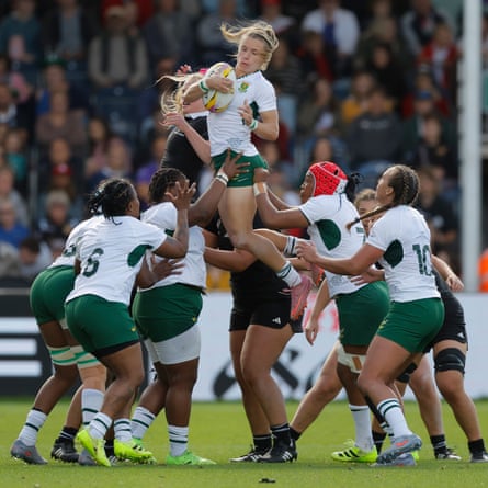 Nadine Roos, the South Africa scrum-half, wins the ball at a whole team lineout during the Women’s Rugby World Cup 2025 quarter-final against New Zealand.