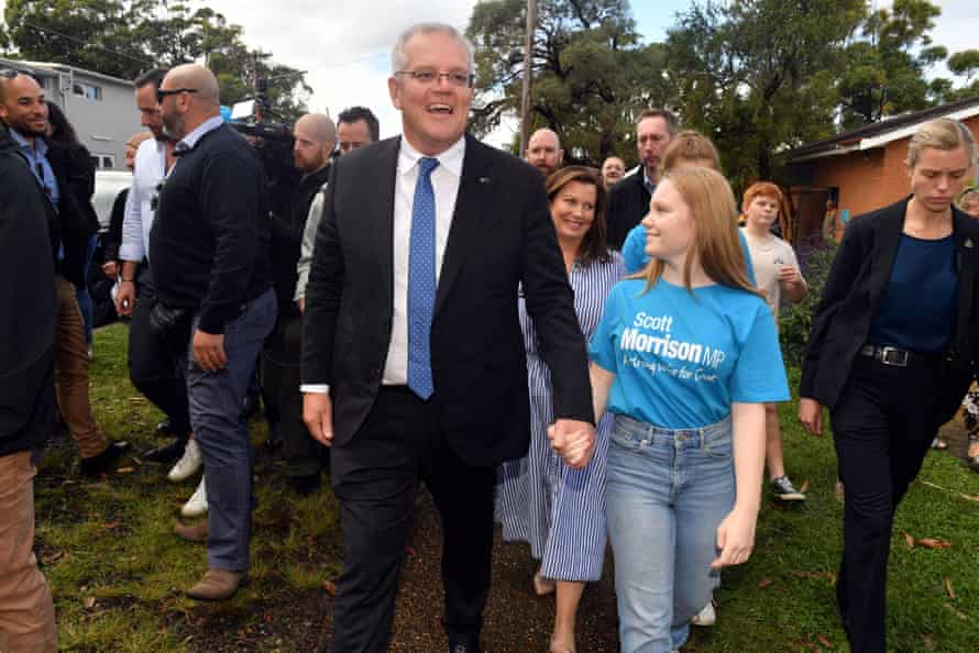 Australia federal election 2022 live: court orders misleading signs can be removed as Morrison and Albanese cast their votes | Australian election 2022 4 pic