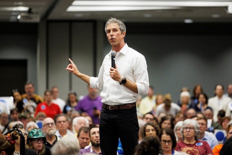 Beto O'Rourke addressing a crowd