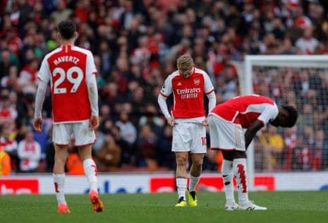 Dejected Arsenal payers