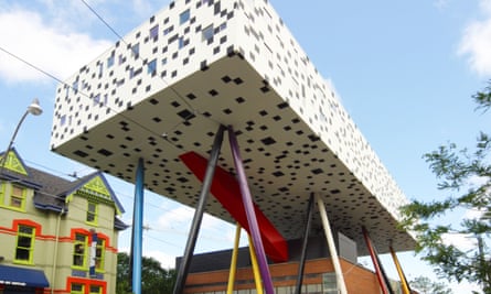 Making buildings levitate: Alsop’s extension to the Ontario College of Art and Design, 2004