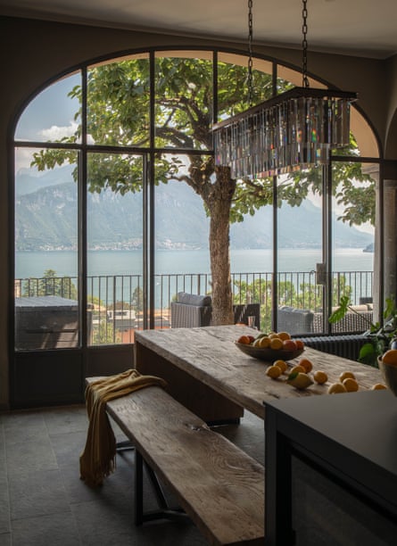 The kitchen and veranda with views over Lake Como.