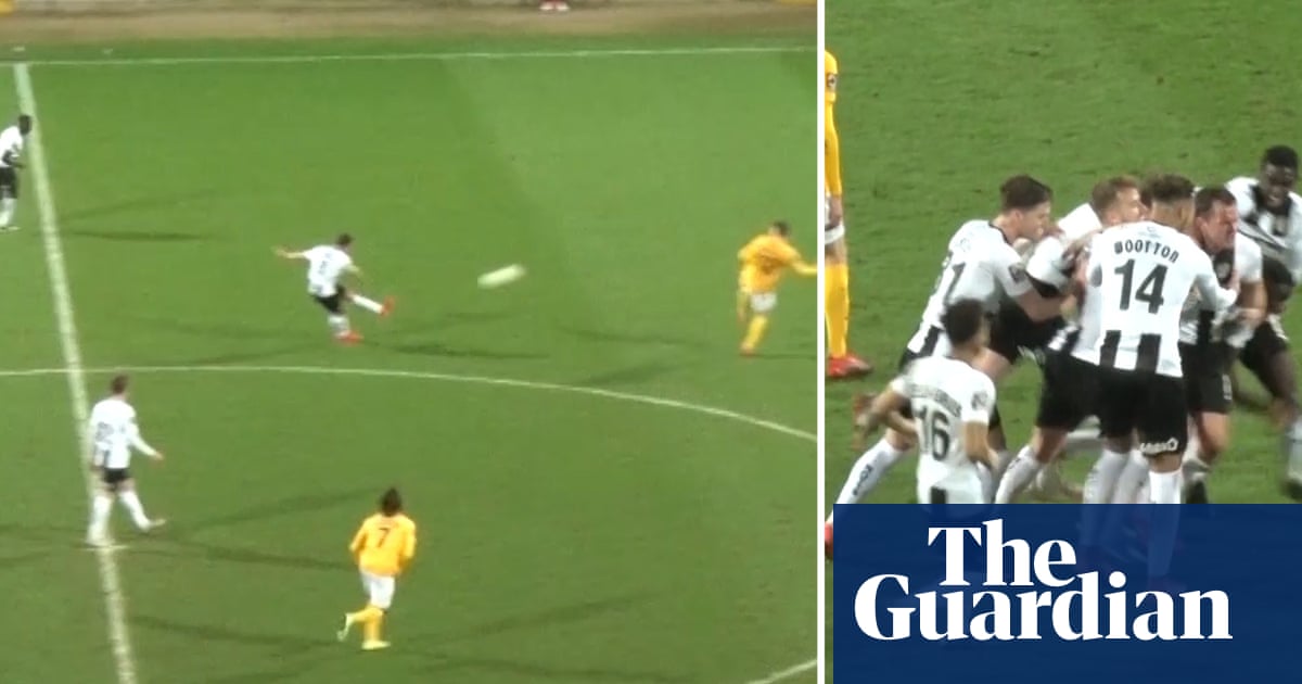 Notts Countys Michael Doyle scores stoppage-time winner from halfway – video