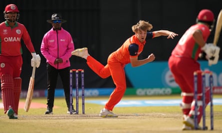 Netherlands bowler Bas de Leede in action during the ICC Men’s Cricket World Cup qualifier match against Oman at Harare Sports Club in Harare, Zimbabwe in July 2023.