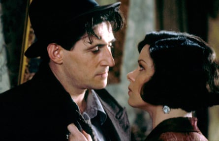 Harden with Gabriel Byrne in the Coen brothers’ Miller’s Crossing, 1990.
