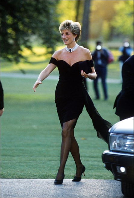 Diana arrives at the Serpentine Gallery in 1994.