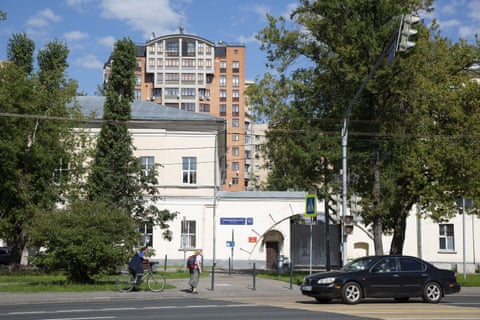 Hyrja e ndërtesës së shërbimit të inteligjencës ushtarake ruse si seli e Njësisë 26165 të GRU-së