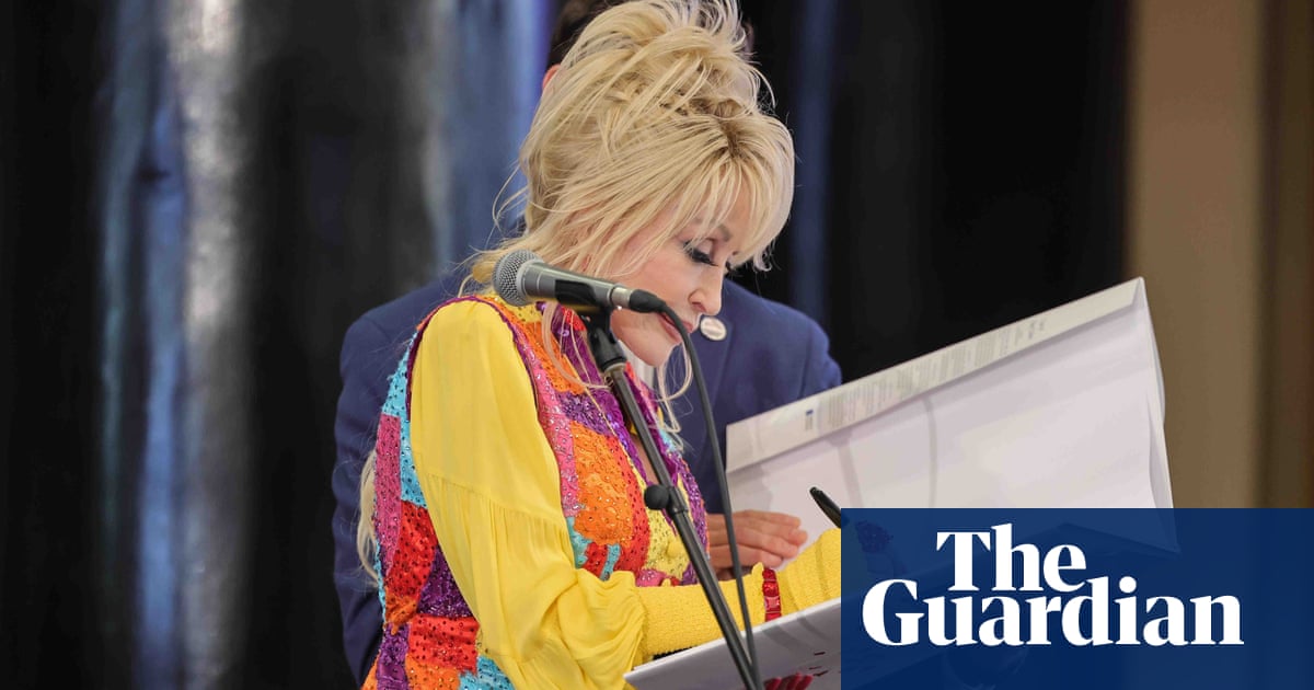 Dolly Parton’s Imagination Library to give books to refugee children