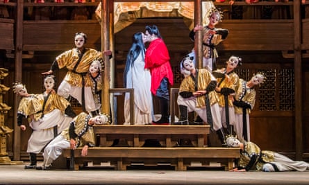 Couple kissing on Oriental set