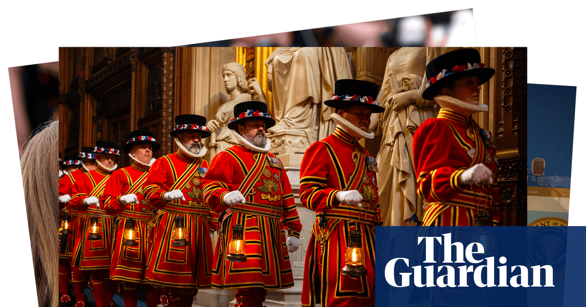 Beefeaters on patrol and Trump in China: photos of the day – Wednesday