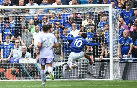 Everton’s Iliman Ndiaye scores their first goal.