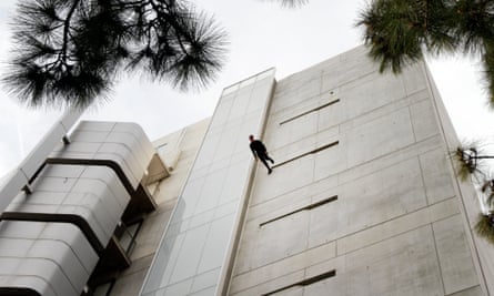 Amelia Rudolph walks down the side of the Broad Art Center in UCLA in 2013 in Man Walking Down the Side of a Building.