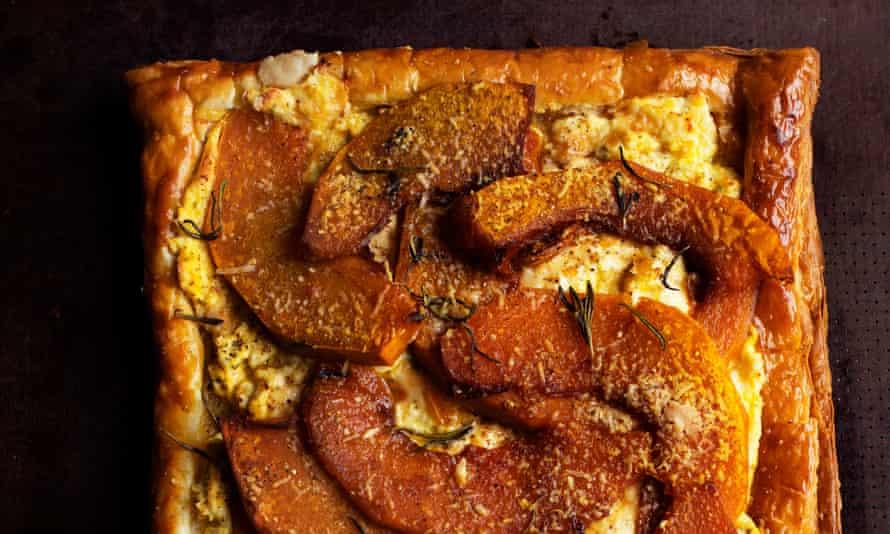 Crostata di zucca, ricotta e rosmarino.