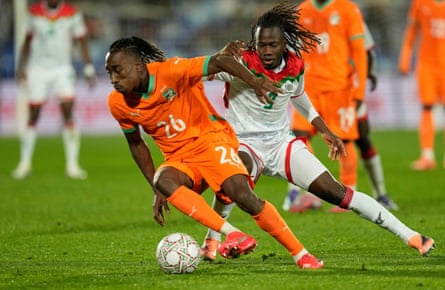 Côte d’Ivoire’s Yan Diomande attempts to evade Burkina Faso’s Issa Kaboré successful Marrakech