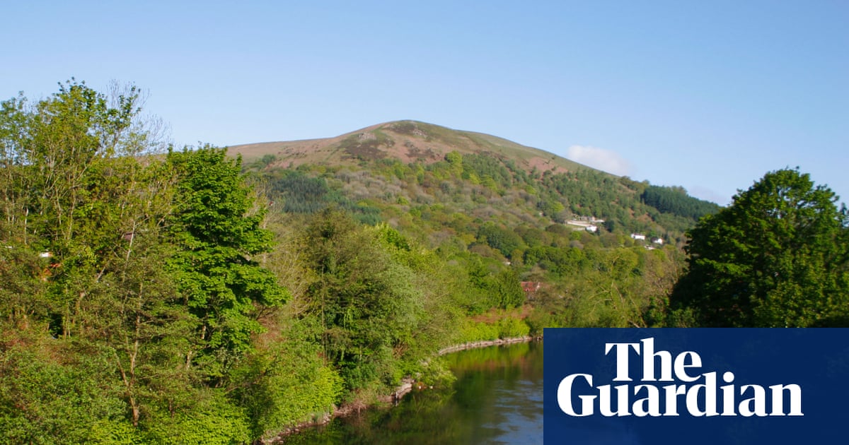 Unsafe water, burning eyes and kerosene slicks: Residents demand answers on River Taff leak