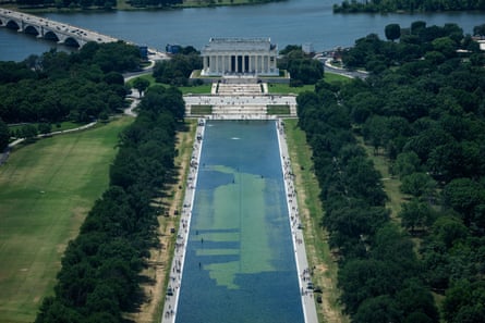 An aerial photo of the Lincoln Memorial reflecting pool, showing blooms of algae