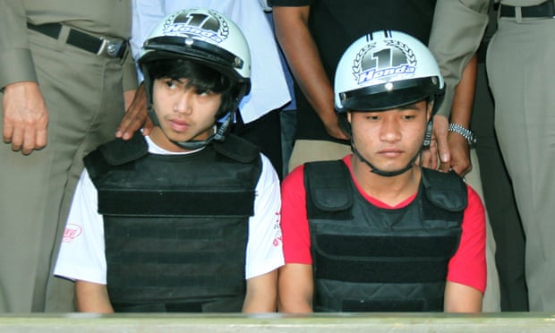 Burmese migrant workers Wai Phyo (eft) and Zaw Lin (right), attend a press conference with police on the beach of Koh Tao Island in 2014