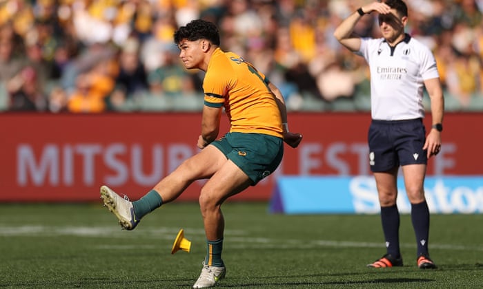Noah Lolesio of the Wallabies kicks a goal during The Rugby Championship match between the Australian Wallabies and the South African Springboks at Adelaide Oval.