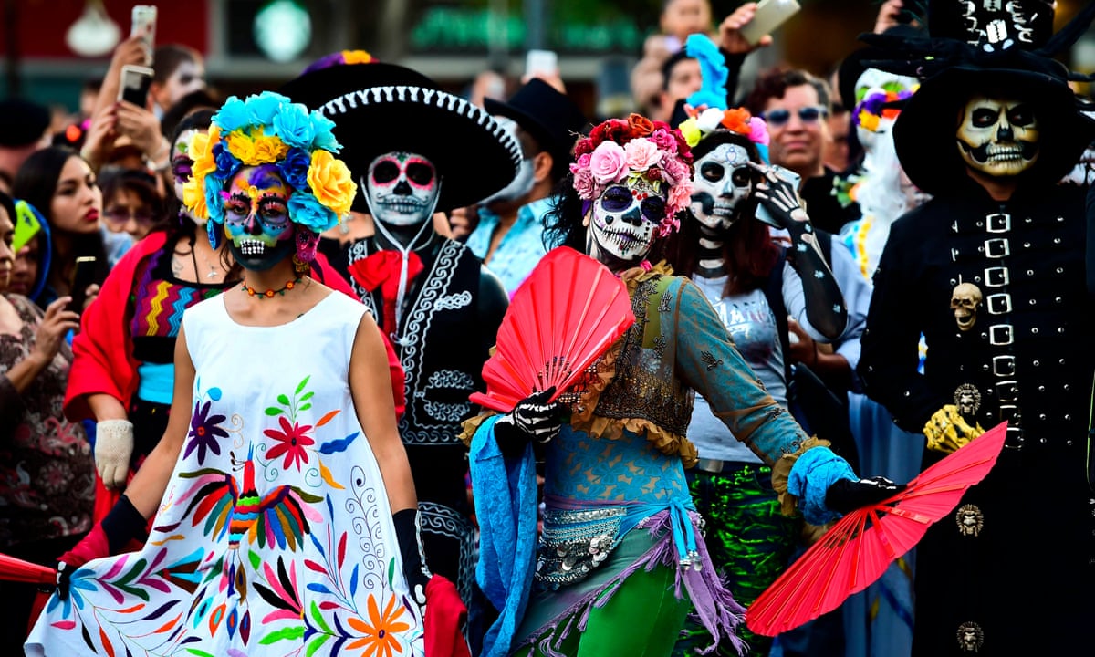 Mexicans embrace Day of the Dead spectacle in place of Halloween | Mexico | The Guardian Mexicans embrace Day of the Dead spectacle in place of Halloween | Mexico | The Guardian