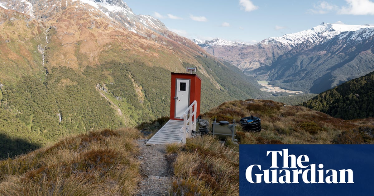 Remote, 綺麗な, lacking in plumbing: New Zealand’s beloved loos with views