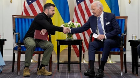 Biden apologises to Zelenskiy for US military aid delay to Ukraine – video